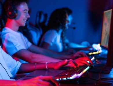 Do Free Fire ao Counter-Strike 2: como os jovens brasileiros estão dominando diferentes arenas do eSports